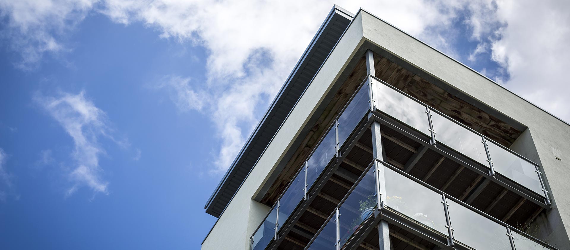 住宅・マンション・オフィスビル新築工事から現状回復・耐震工事まで